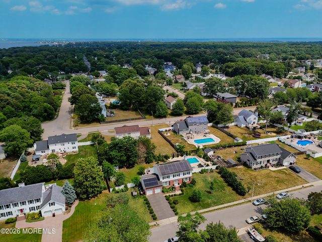 18 Penny Lane, Bayville, NJ 08721