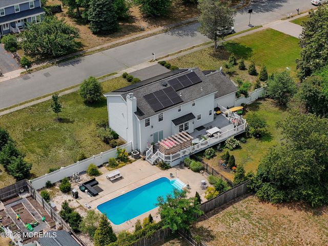 18 Penny Lane, Bayville, NJ 08721