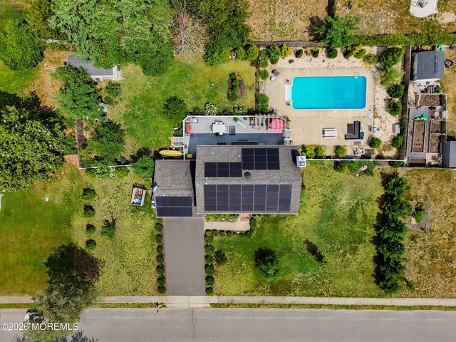 18 Penny Lane, Bayville, NJ 08721