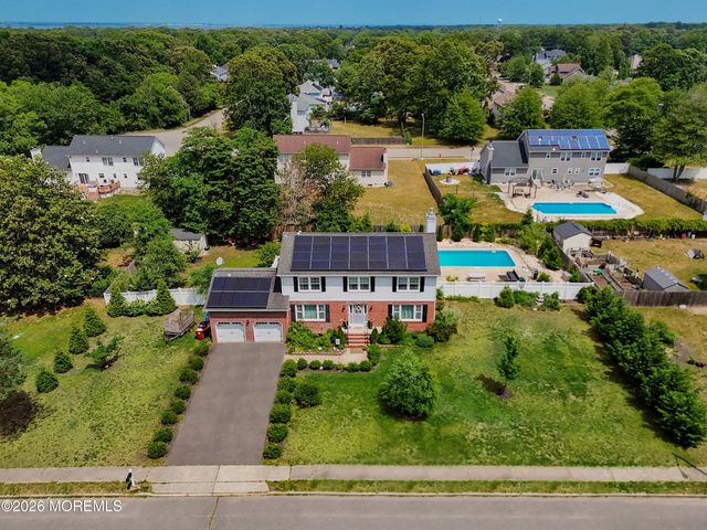18 Penny Lane, Bayville, NJ 08721