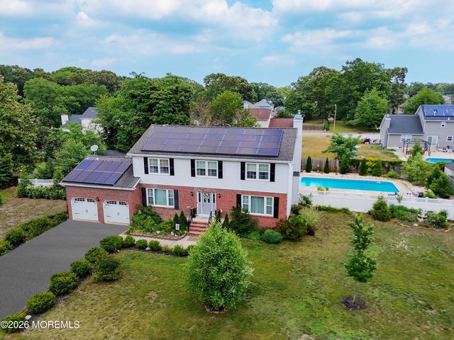 18 Penny Lane, Bayville, NJ 08721