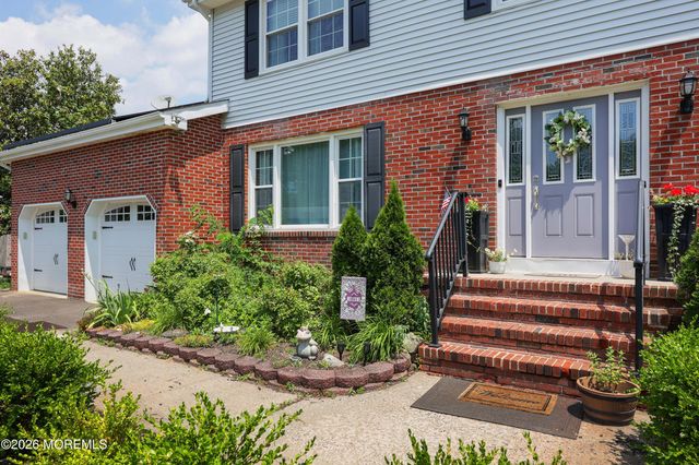 18 Penny Lane, Bayville, NJ 08721
