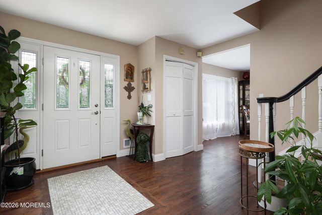 18 Penny Lane, Bayville, NJ 08721