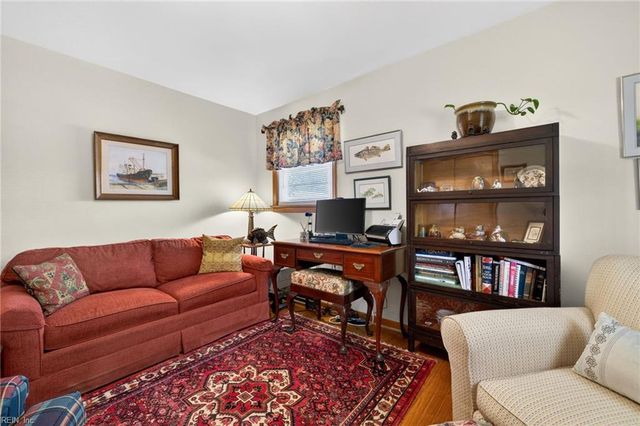 1256 Kingsway DR, Chesapeake, VA 23320