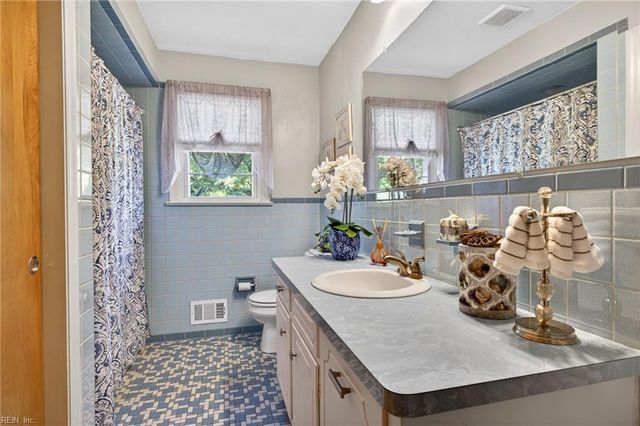 1256 Kingsway DR, Chesapeake, VA 23320