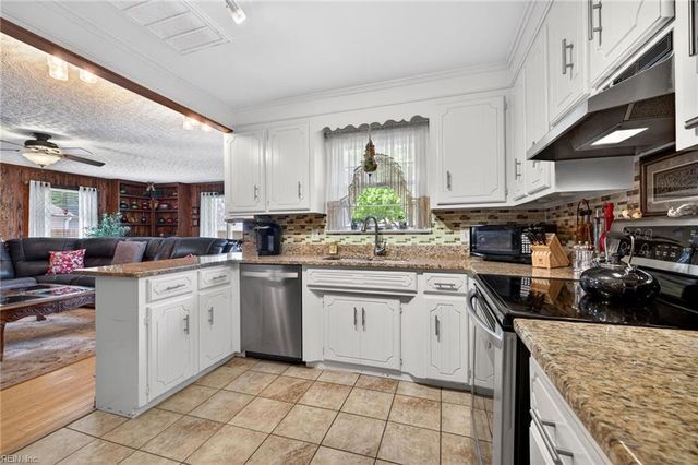 1256 Kingsway DR, Chesapeake, VA 23320