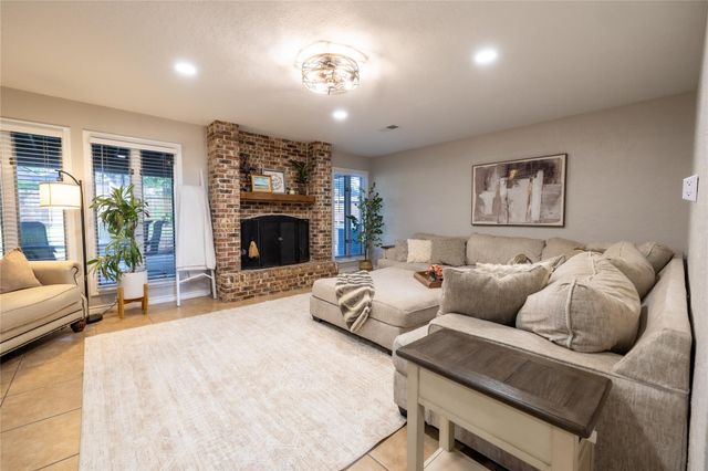 144 Lake View Circle, Montgomery, TX 77356