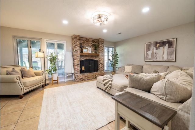 144 Lake View Circle, Montgomery, TX 77356