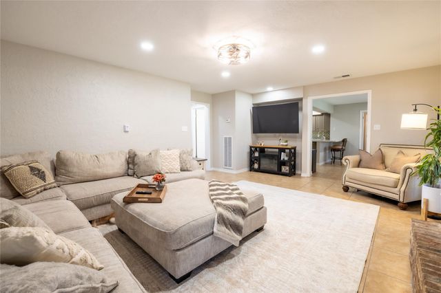 144 Lake View Circle, Montgomery, TX 77356