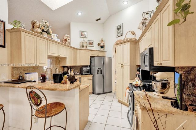 12321 Sand Wedge Dr, Boynton Beach, FL 33437