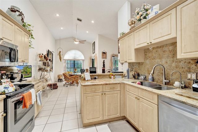 12321 Sand Wedge Dr, Boynton Beach, FL 33437