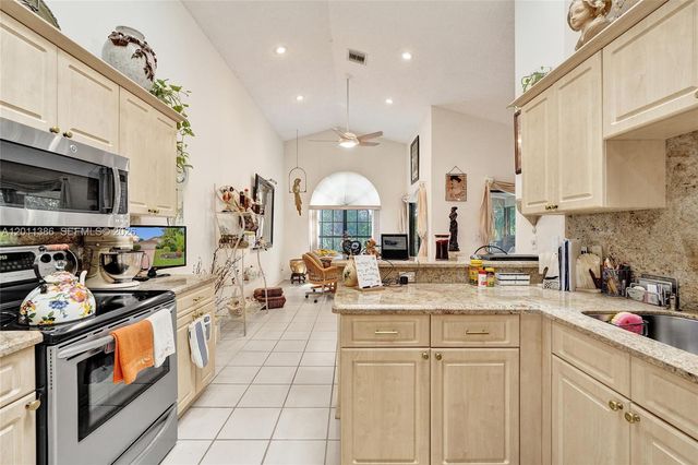 12321 Sand Wedge Dr, Boynton Beach, FL 33437