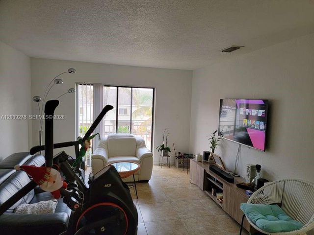 8425 NW 8th Street 306, Miami, FL 33126