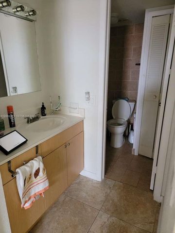 8425 NW 8th Street 306, Miami, FL 33126