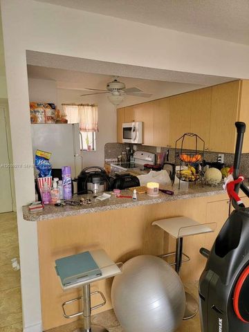 8425 NW 8th Street 306, Miami, FL 33126