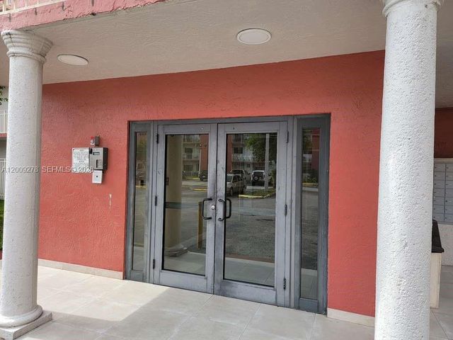 8425 NW 8th Street 306, Miami, FL 33126