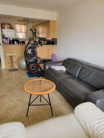 8425 NW 8th Street 306, Miami, FL 33126