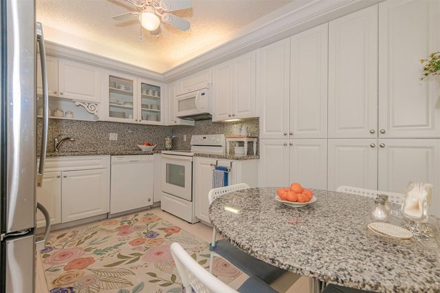 16300 Golf Club Rd 503, Weston, FL 33326