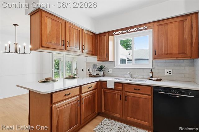 9649 Beech Daly Road, Redford, MI 48239