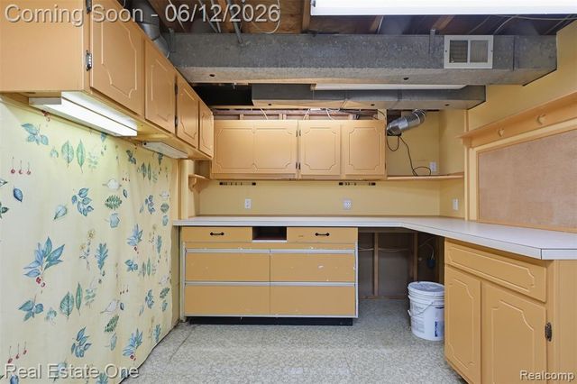 9649 Beech Daly Road, Redford, MI 48239