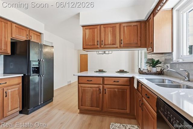 9649 Beech Daly Road, Redford, MI 48239