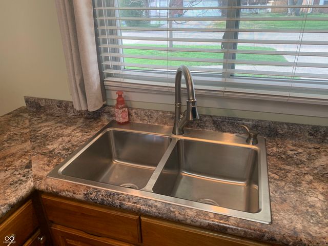 1422 Hunter Place, Columbus, IN 47203