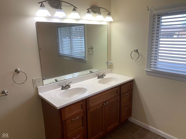 1422 Hunter Place, Columbus, IN 47203