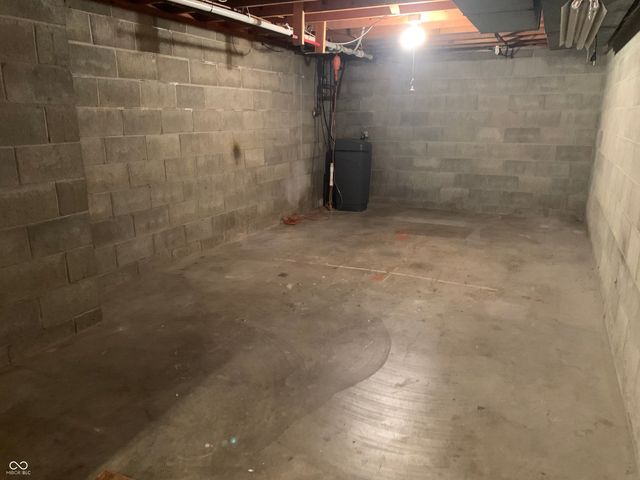 1422 Hunter Place, Columbus, IN 47203