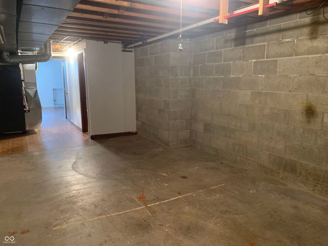 1422 Hunter Place, Columbus, IN 47203