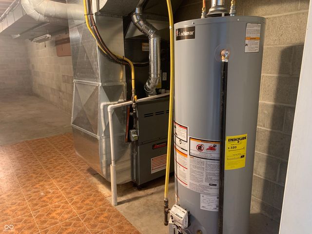 1422 Hunter Place, Columbus, IN 47203