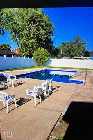 1422 Hunter Place, Columbus, IN 47203