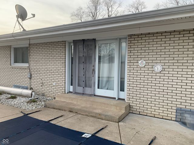 1422 Hunter Place, Columbus, IN 47203