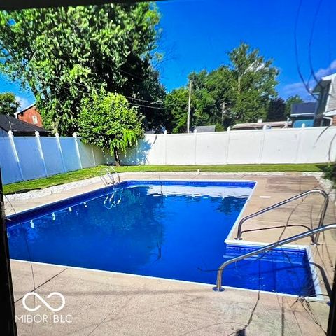 1422 Hunter Place, Columbus, IN 47203