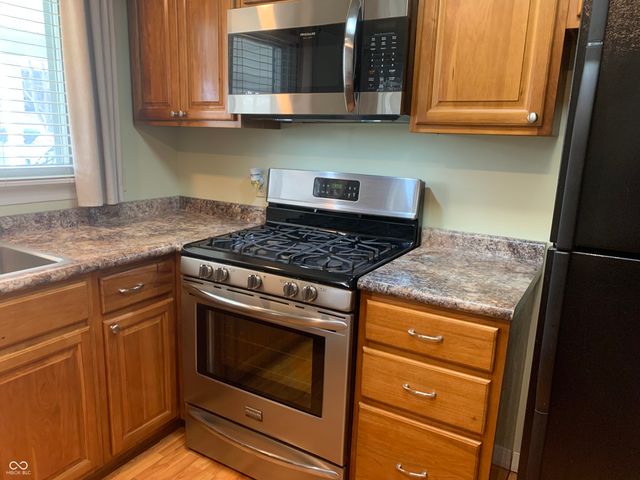 1422 Hunter Place, Columbus, IN 47203