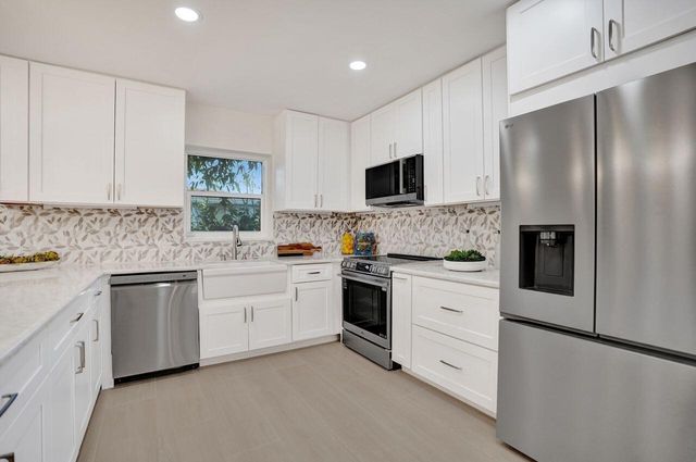 200 NW 2nd Street, Delray Beach, FL 33444