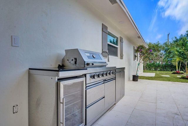 200 NW 2nd Street, Delray Beach, FL 33444