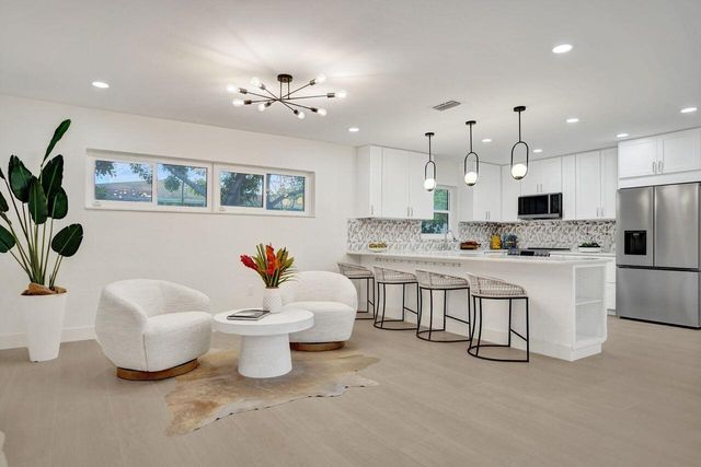 200 NW 2nd Street, Delray Beach, FL 33444