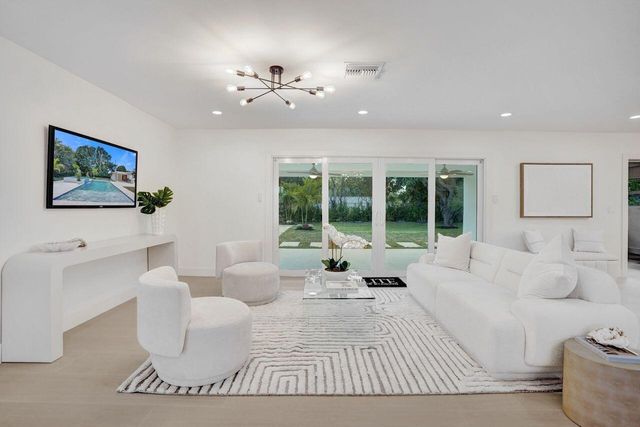 200 NW 2nd Street, Delray Beach, FL 33444