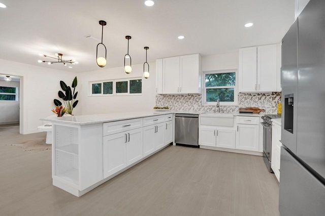 200 NW 2nd Street, Delray Beach, FL 33444