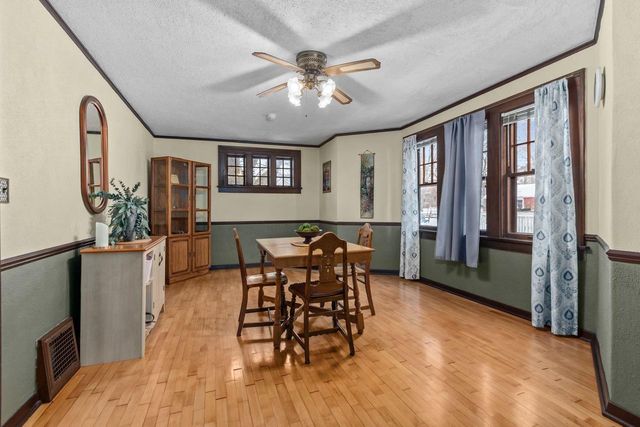 827 E WASHINGTON STREET, Appleton, WI 54911