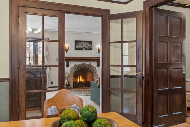 827 E WASHINGTON STREET, Appleton, WI 54911