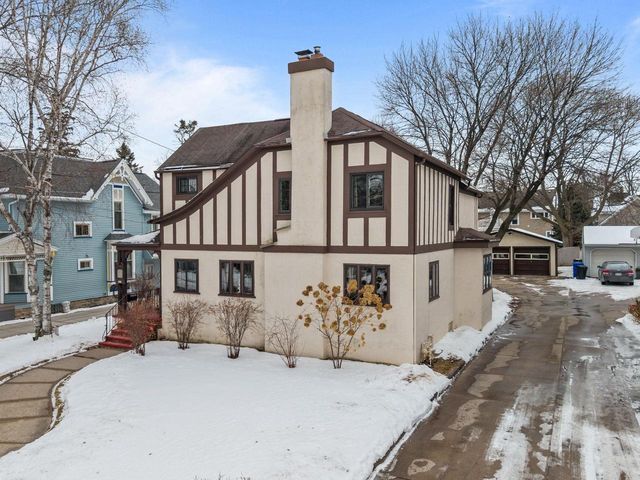 827 E WASHINGTON STREET, Appleton, WI 54911
