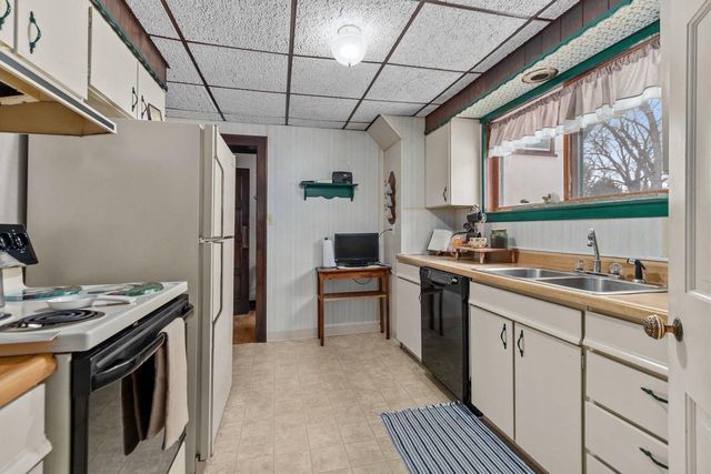 827 E WASHINGTON STREET, Appleton, WI 54911