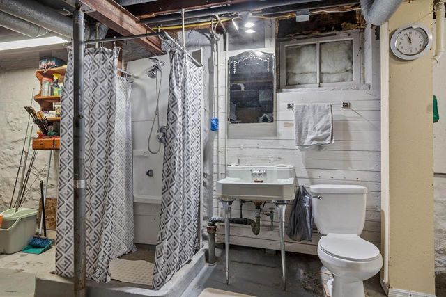 827 E WASHINGTON STREET, Appleton, WI 54911