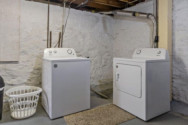 827 E WASHINGTON STREET, Appleton, WI 54911