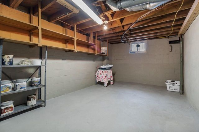 827 E WASHINGTON STREET, Appleton, WI 54911