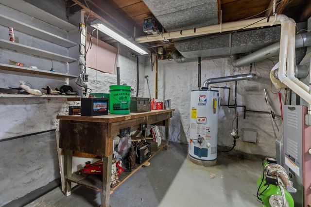 827 E WASHINGTON STREET, Appleton, WI 54911