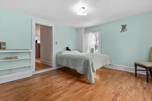 827 E WASHINGTON STREET, Appleton, WI 54911