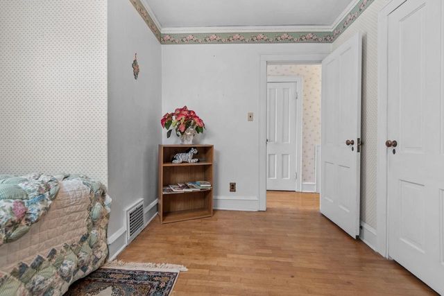 827 E WASHINGTON STREET, Appleton, WI 54911