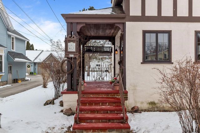 827 E WASHINGTON STREET, Appleton, WI 54911